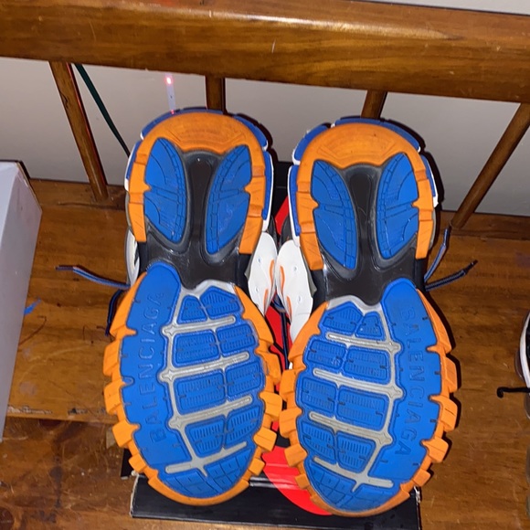 I got some Balenciaga track runners,there in good condition - Picture 4 of 4